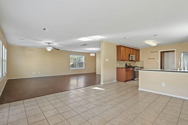 Building Photo - 2002 Collins Rose Ct