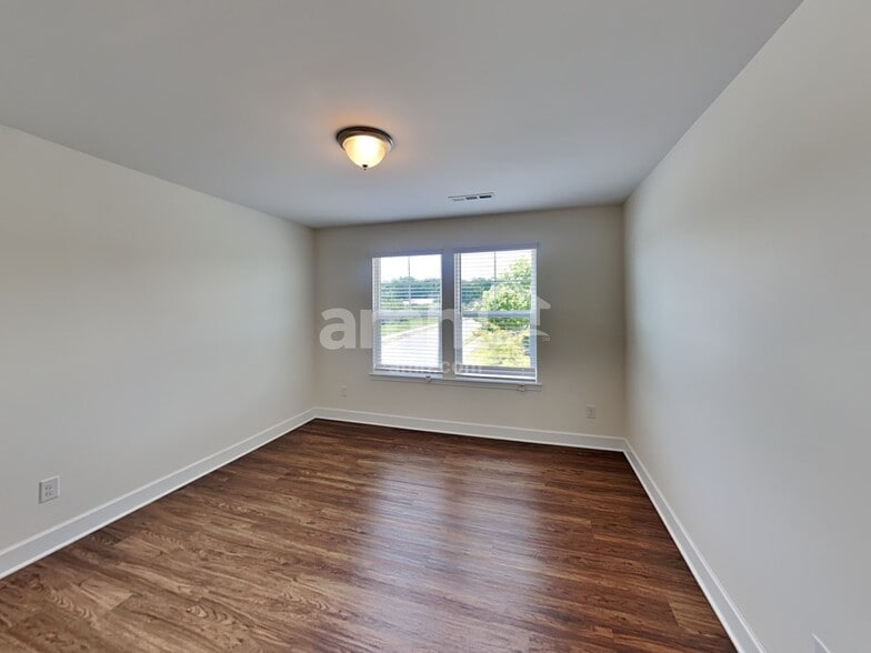 Building Photo - 5083 Trailwater Dr