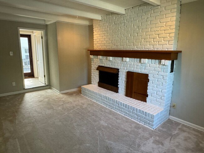 Building Photo - 3 Bedroom 2 Bathroom Single Family Home in Upper Arlington