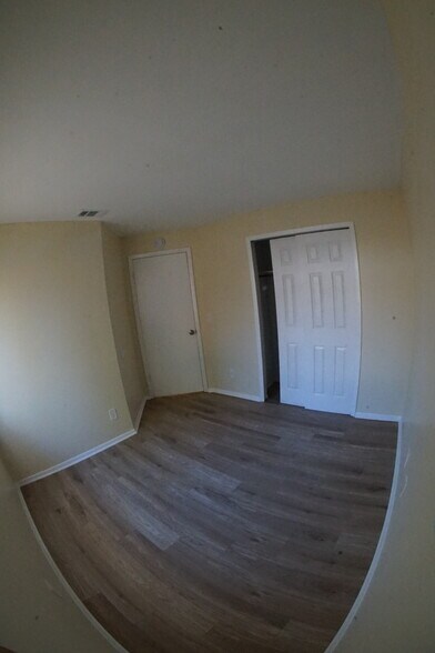 Building Photo - 6157 Sandcrest Cir