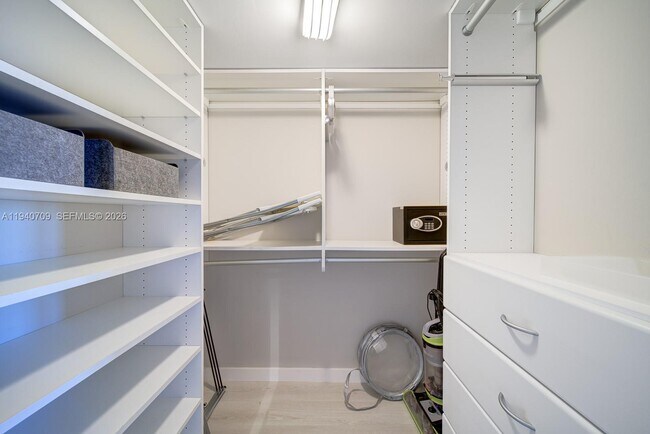 Building Photo - 1900 Sunset Harbour Dr