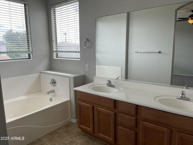 Building Photo - 3117 S Southwind Dr