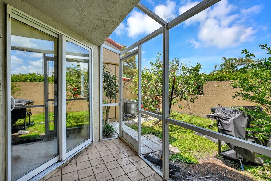 Building Photo - 7887 NW 7th Ct