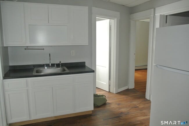 Building Photo - 549 Howe Ave