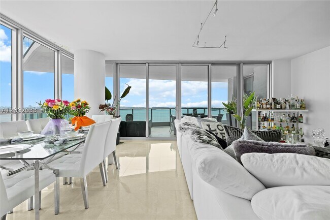 Building Photo - 1331 Brickell Bay Dr