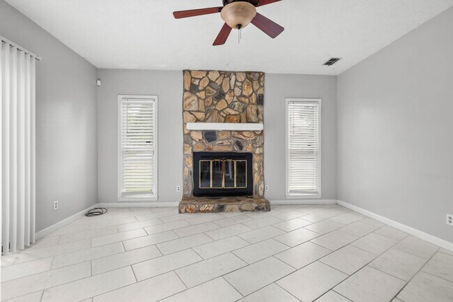 Building Photo - 920 Inglewood Ln