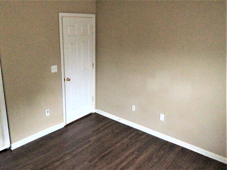 Building Photo - 110 Berwyn Ct