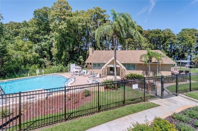 Building Photo - 940 Rosewood Ln