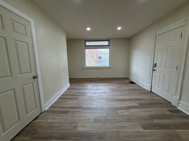 Building Photo - 145 Plymouth St