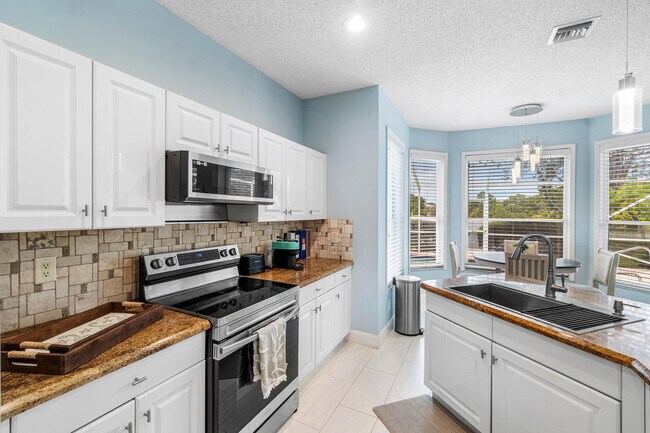Building Photo - 4180 Manor Forest Trail