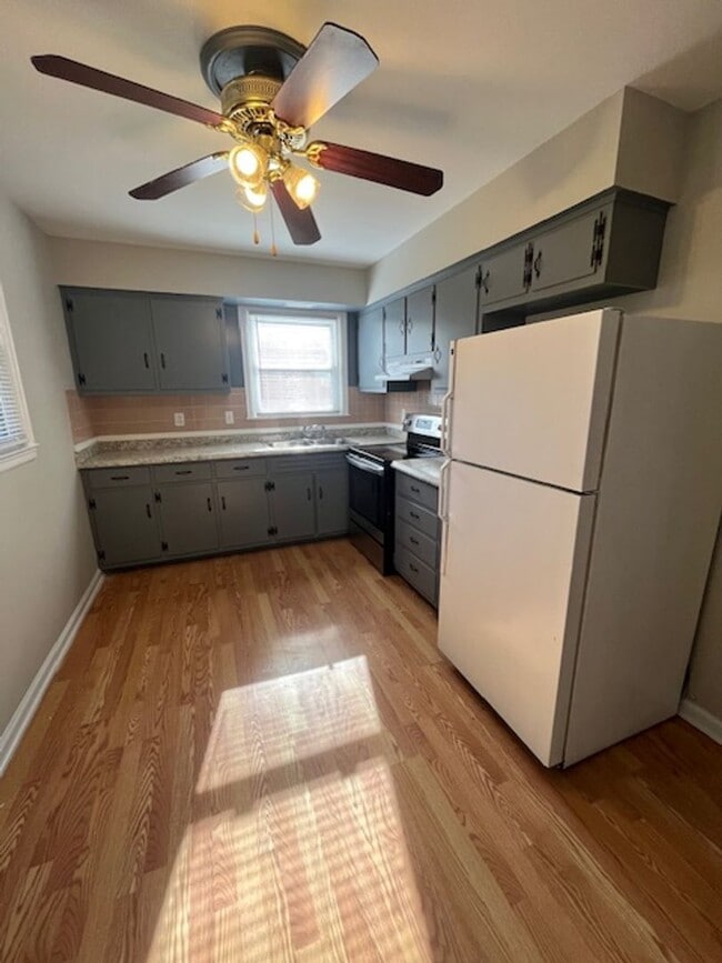 Building Photo - 1503 Roanoke Rd