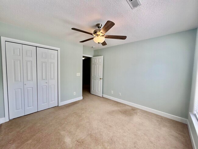 Building Photo - 200 Mossy Stone Ct