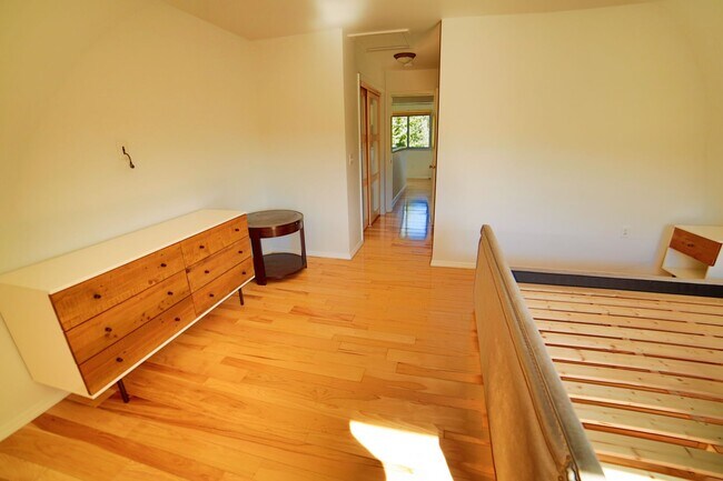 Building Photo - Flexible lease terms! Move in Special!  Wa...