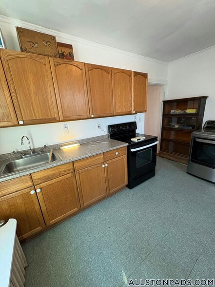 Building Photo - 45 N Beacon St