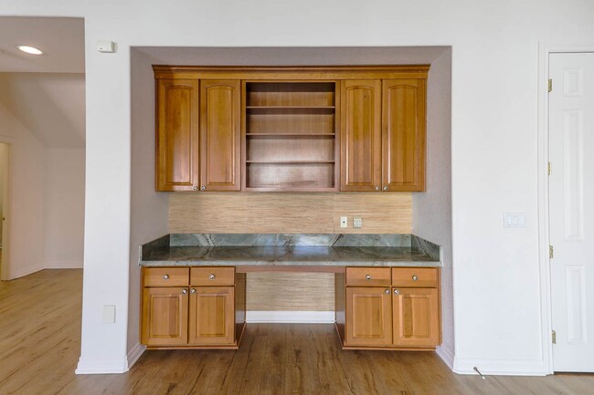 Building Photo - Stunning 6 Bedroom Home With Casita Pool H...
