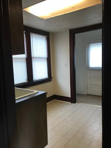 Building Photo - 812 W Mac Queen Ave