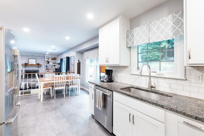 Building Photo - 9843 Campbell Dr