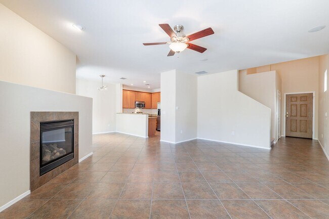 Building Photo - Bright, Spacious Riverside Crossing Retrea...