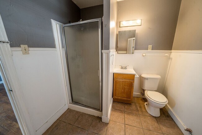 Building Photo - 2218 1/2 Chapman St