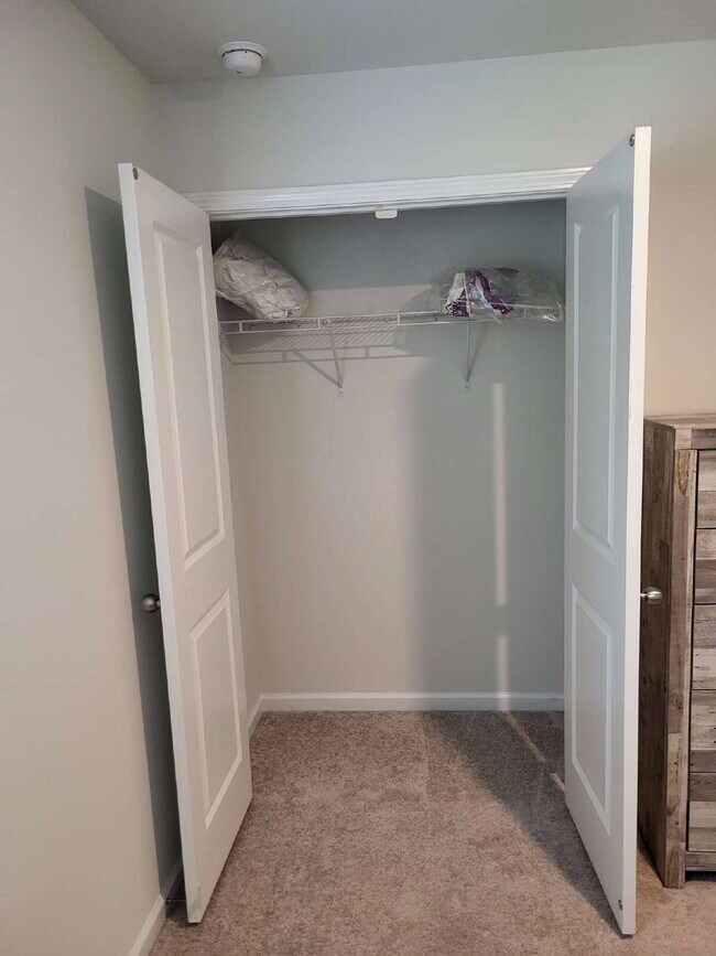 Building Photo - "Spacious Fully Furnished 4-Bedroom Townho...