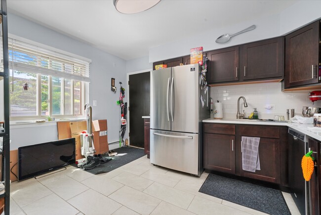 Building Photo - 8054 Niles Ave