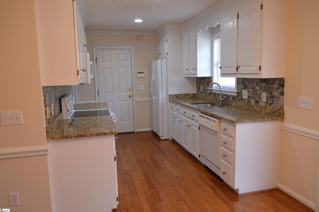 Building Photo - 201 Durham Dr