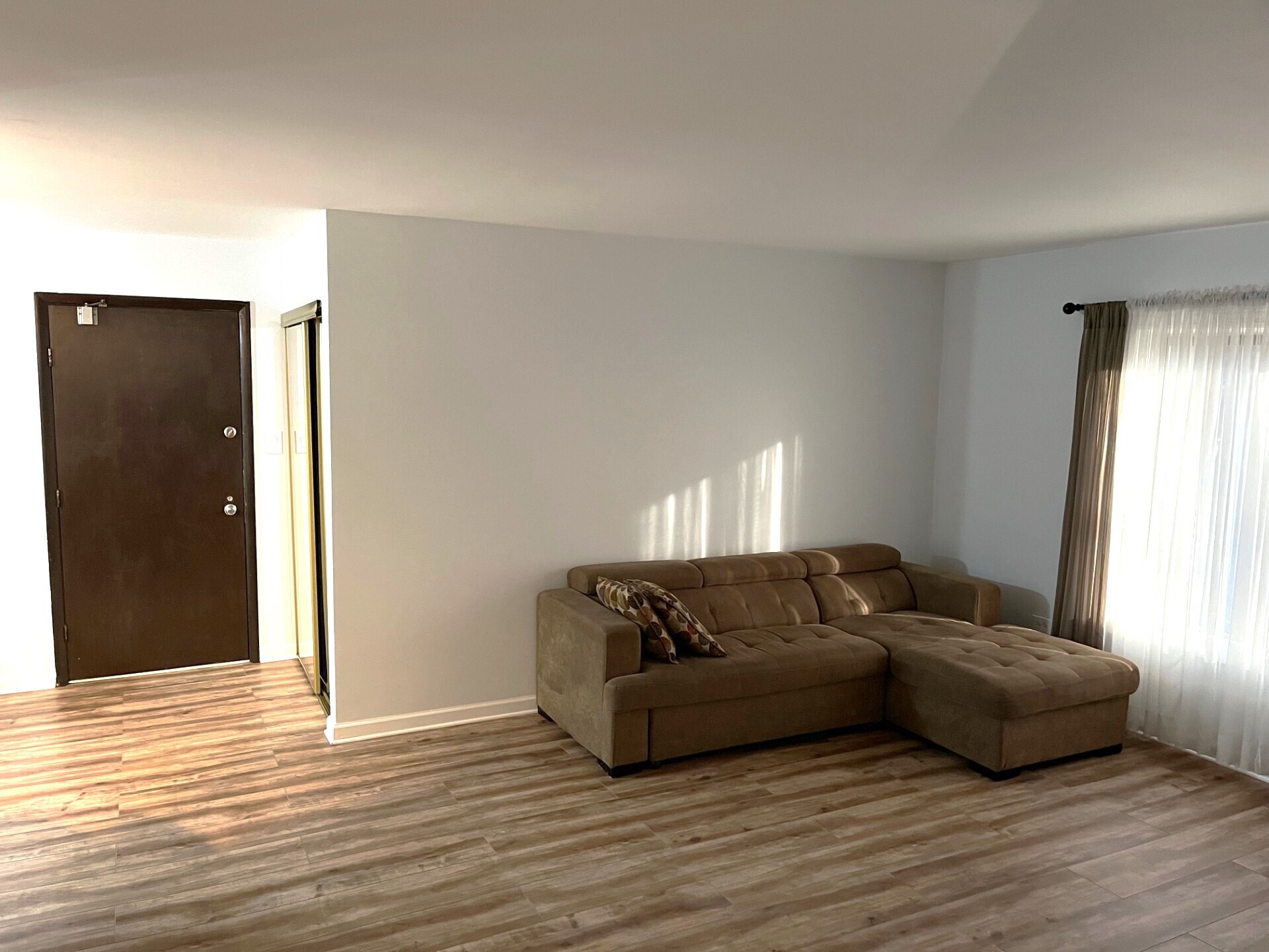 Building Photo - 6105 Knoll Valley Dr