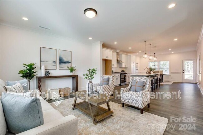 Building Photo - 1241 Eastway Dr