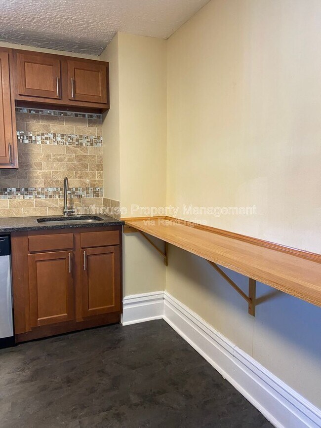 Building Photo - 223 E North St