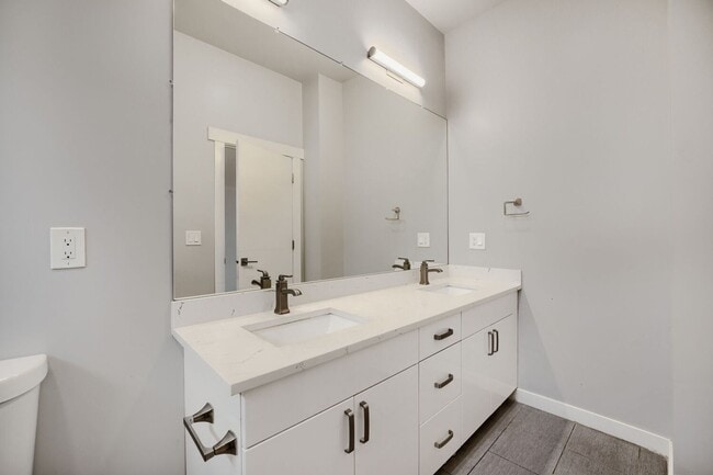 Building Photo - Beautiful 4bed/2.5bath Home in Desirable West Seattle Location!