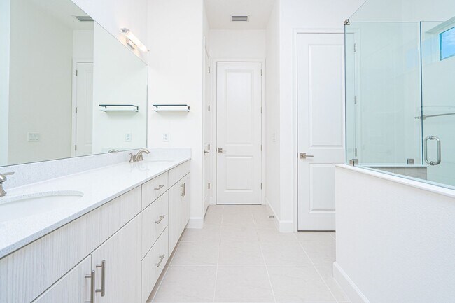 Building Photo - Luxurious Solar Powered 4 Bedroom, 3 Bath Waterfront Home with office & Upgrades Galore!