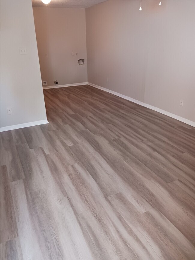 Building Photo - 58 Fern Ct