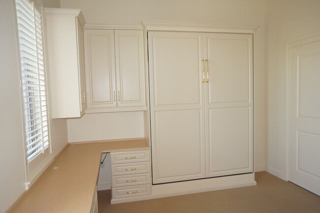 Building Photo - S. Corbett Beautiful two bedroom condo wit...