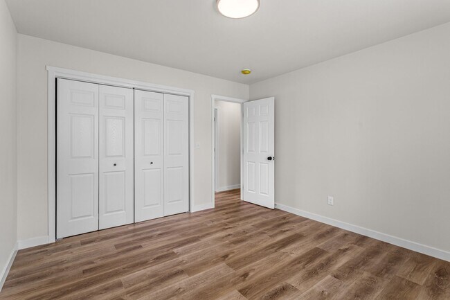 Building Photo - 1302 S 14th Ave