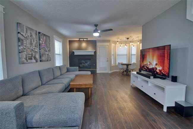 Building Photo - 2924 Canyon Oaks Ct