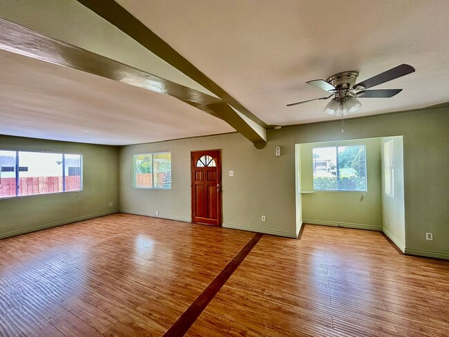 Building Photo - Beautiful 3 Bed Home For Rent!