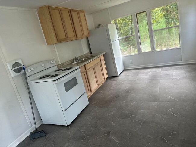 Building Photo - Section 8 Vouchers Apply Now! Rent this 2 Bedroom Home in Graniteville!