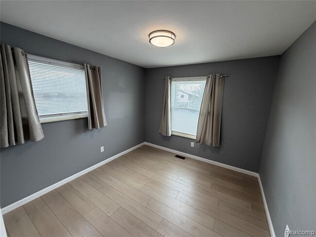 Building Photo - 115 Linhart St