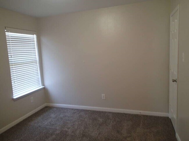 Building Photo - 6906 Lost Timber Ln