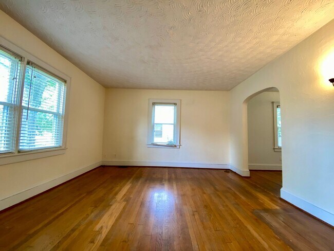 Building Photo - 1376 E Norcova Dr