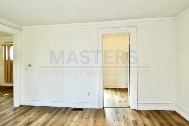 Building Photo - 1026 Oakwood Ave