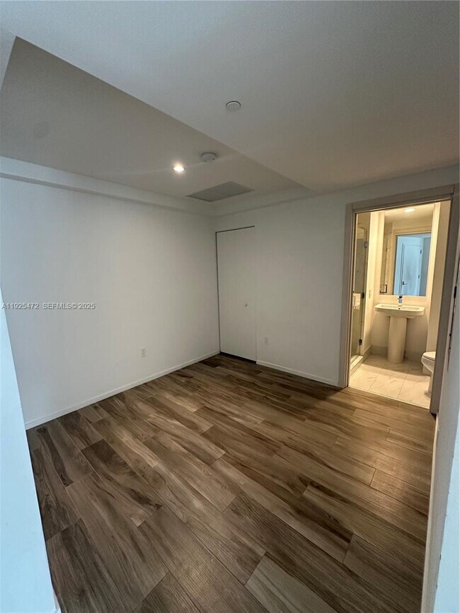 Building Photo - 801 S Miami Ave