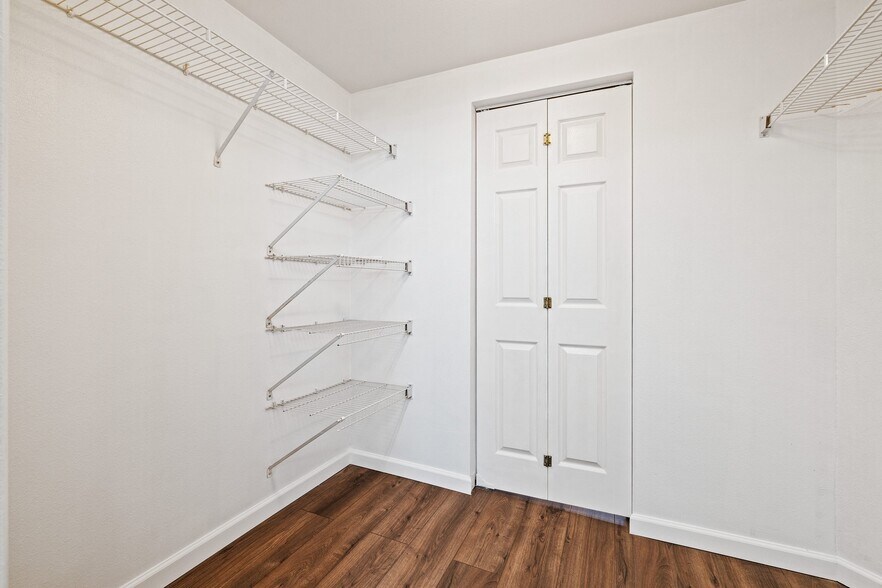 Building Photo - 121 Vine St