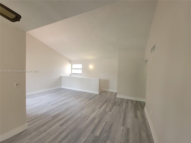 Building Photo - 251 W Park Dr