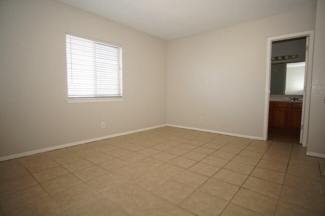 Building Photo - 1417 Desierto Rico Ave