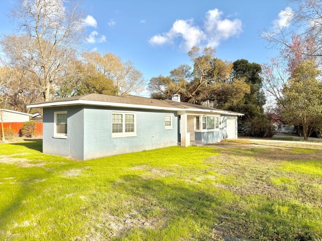 Building Photo - 1216 Eastwood Ave