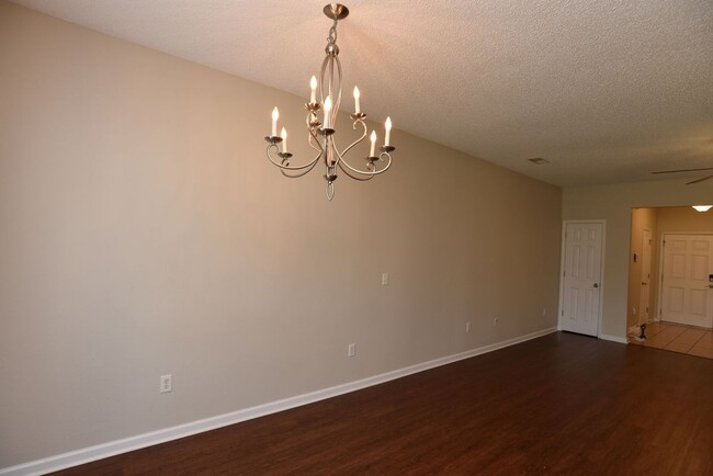 Building Photo - Townhome in Richmond Hill!!