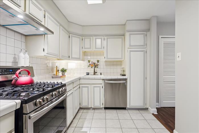 Building Photo - 1300 Army Navy Dr