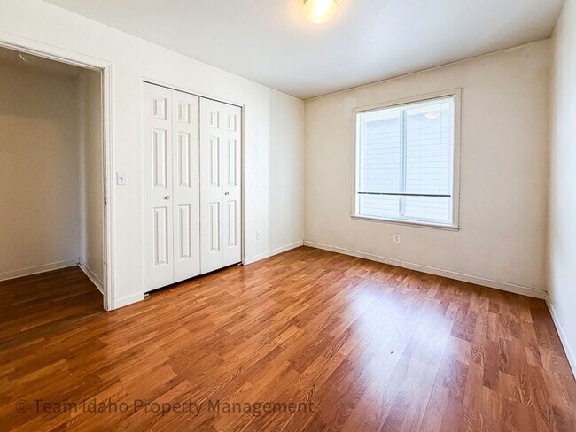 Building Photo - 562 Deer Meadow Ct