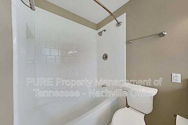 Building Photo - 537 Whispering Hills Dr